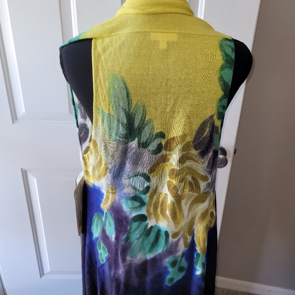 Womens sweater/ shaw - Picture 2 of 4